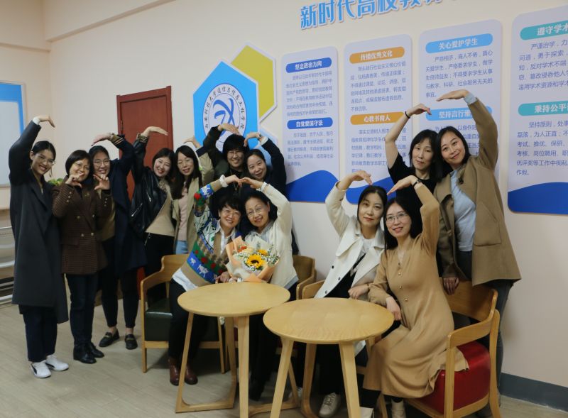 通信学院举行三八妇女节庆祝活动